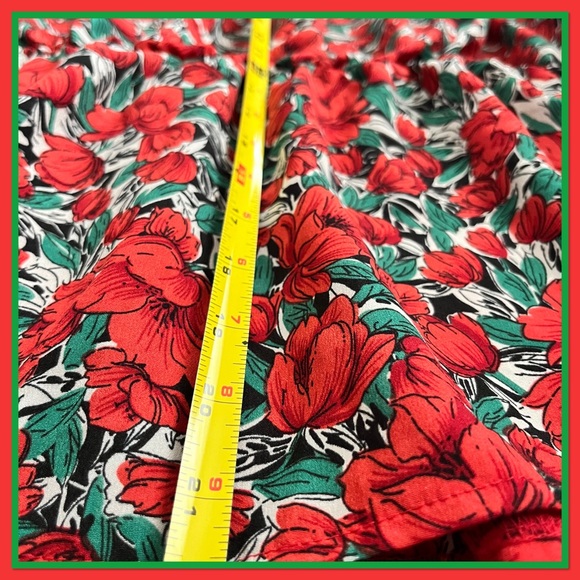 🎉EUC🎉Women’s Short Sleeve Pull Over Crop🎉 - Picture 5 of 5